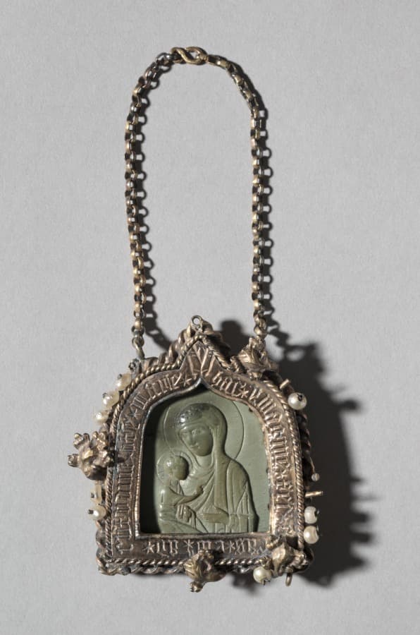 Pendant Icon with the Virgin "Dexiokratousa" and Frame with Winged Bull of Saint Luke on the back